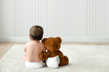 Baby and teddy bear rear view with design space - obrazy, fototapety, plakaty