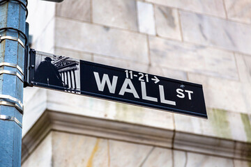 Obraz premium Wall street sign in New York
