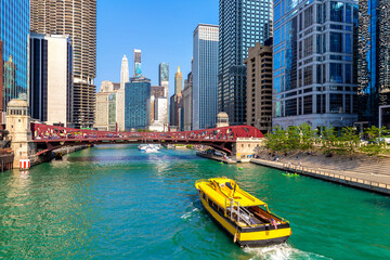 Sightseeing cruise at Chicago river