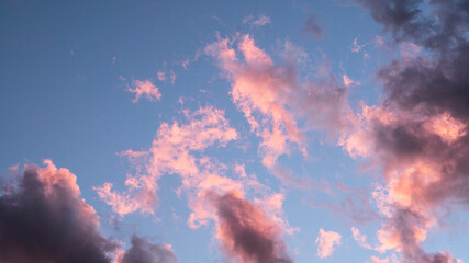 Fototapeta na wymiar cloud on sunset, pink cloud, magic hour, BlueSky