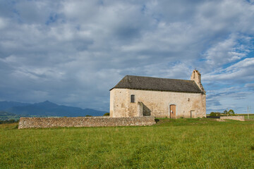 Fototapeta na wymiar Chapelle d'aroumé - occitanie