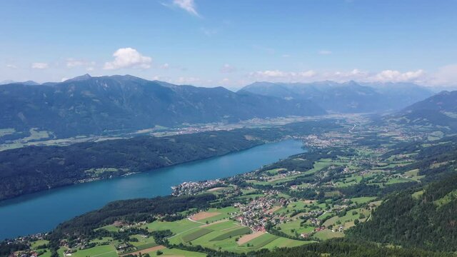 Millst&auml;tter See in K&auml;rnten. Luftaufnahme der K&auml;rntner Seen. Urlaub in K&auml;rnten, &Ouml;sterreich.