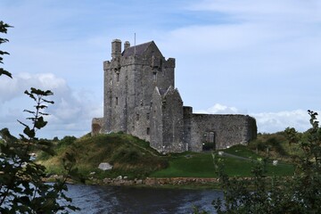 Kinvara – Scorcio del Castello Dunguaire dalla strada