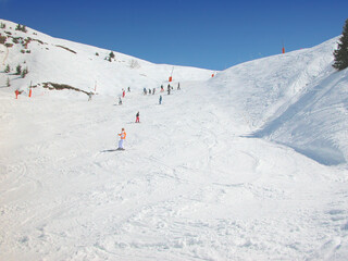 Fototapeta na wymiar Group of skiers on the mountain slope.