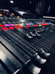 audio mixing console