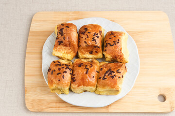 Bolen Pisang is a light dish made from bananas covered in rolled sheets of pastry dough. Various toppings such as cheese and chocolate. 
