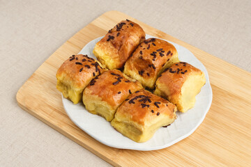 Bolen Pisang is a light dish made from bananas covered in rolled sheets of pastry dough. Various toppings such as cheese and chocolate. 
