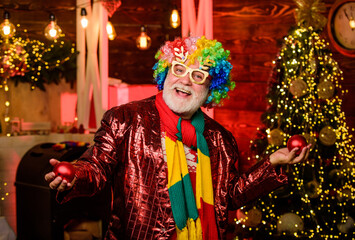informal male. happy man with beard. mature bearded freak. new year weekend. Fanily holiday. xmas gifts. Time for presents. party man in clown wig. christmas tree decoration. Going crazy
