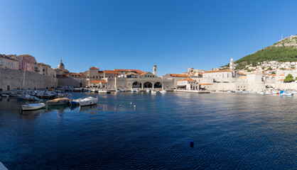 Fototapeta na wymiar view of the harbor and marina in the old city center of Dubrovnik