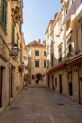 Fototapeta na wymiar narrow alleys and streets in the historic city center of Dubrovnik