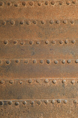 chapas de hierro oxidado unidas por clavos antiguo puerta de hierro alcazaba almería 4M0A5271-as21