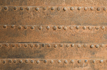 chapas de hierro oxidado unidas por clavos antiguo puerta de hierro alcazaba almería 4M0A5276-as21