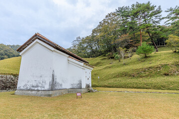秋の旧閑谷学校　文庫　岡山県備前市　Former Shizutani School in Autumn....