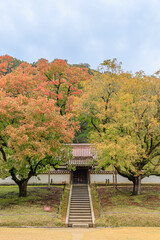 Obraz premium 秋の旧閑谷学校 岡山県備前市 Former Shizutani School in Autumn. Okayama-ken Bizen city