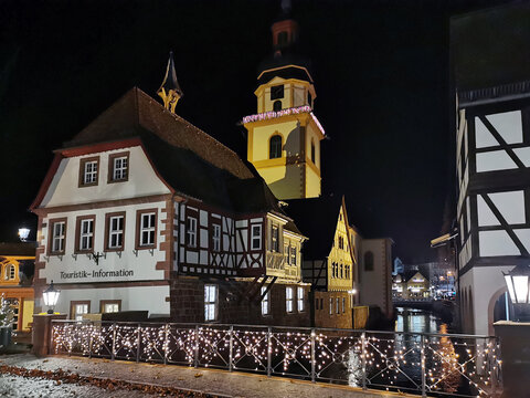 Die Stadt Erbach im Odenwald an der Mümling zu Weihnachten