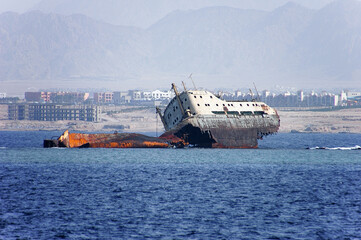 Abandoned and rusty shipwreck © Mr. Prof