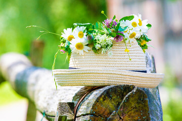 Spring background with straw hat and flowers