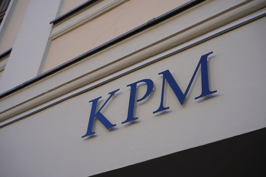 K&ouml;nigliche Porzellan-Manufaktur Berlin, Verkaufsladen von KPM in Potsdam am 02.12.2021