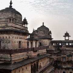 Fototapeta premium Jahangir Mahal (Orchha Fort) in Orchha, Madhya Pradesh, India, Jahangir Mahal or Orchha Palace is citadel and garrison located in Orchha. Madhya Pradesh. India, Indian Archaeological Sites
