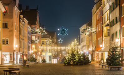 Fototapeta na wymiar Weihnachtliche Strasse in Lindau am Bodensee