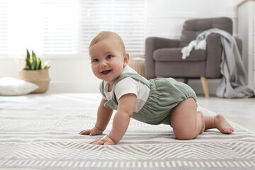 Cute baby crawling on floor at home - obrazy, fototapety, plakaty