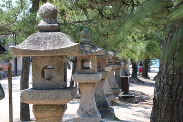 Santuario Itsukushima, Japon. Con el torii o arco sagrado de entrada al santuario Itsukushima en la isla de Miyajima.