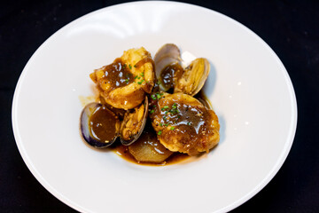 Steamed cockle ( Boiled cockles ) with spicy seafood sauce