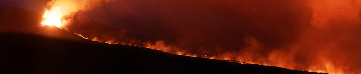 Cumbre Vieja / La Palma (Canary Islands) 2021/10/28 Long exposure panoramic view of the Cumbre Vieja volcano eruption. Made with the data from 20 different pictures.