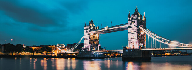 Obraz na płótnie Canvas tower bridge at night, London, UK