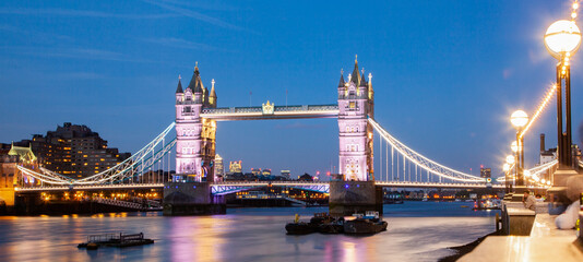 Fototapeta na wymiar tower bridge at night, London, UK
