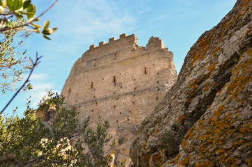 Le antiche rovine del castello di Acquafredda a Siliqua, Sardegna