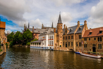 Fototapeta na wymiar Canal scene, Bruges, West Flanders, Belgium.