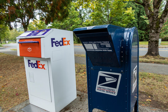 Kirkland, WA USA - Circa September 2021: Angled View Of A FedEx Package And Letter Deposit Station Next To A Blue USPS Deposit Box In Downtown Kirkland.