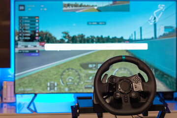 Simulatore di guida, postazione con volante per videogiochi di auto