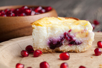 mini cheesecake with berry jam