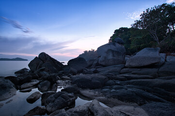 Fototapeta na wymiar Big rocks and stones at the sea beach on daybreak.