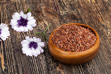 raw uncooked red rice, unpeeled