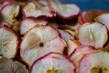 Jabłka, Suche jabłka, suszone Jabłka w plasterkach, apple,  dried apples, dried apples in slices - obrazy, fototapety, plakaty