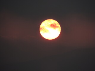 Fototapeta na wymiar The red sun in the western sky