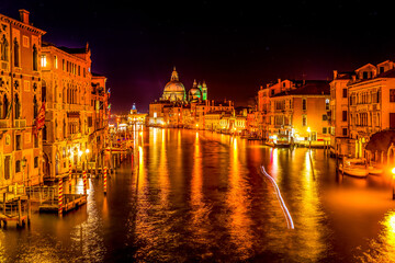 Obraz premium Colorful Grand Canal and Santa Maria della Salute church at night with reflection in Venice, Italy.
