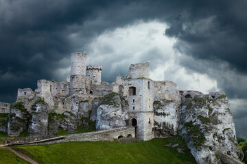 Fototapeta premium Europe, Poland. Storm clouds over Ogrodzieniec Castle.