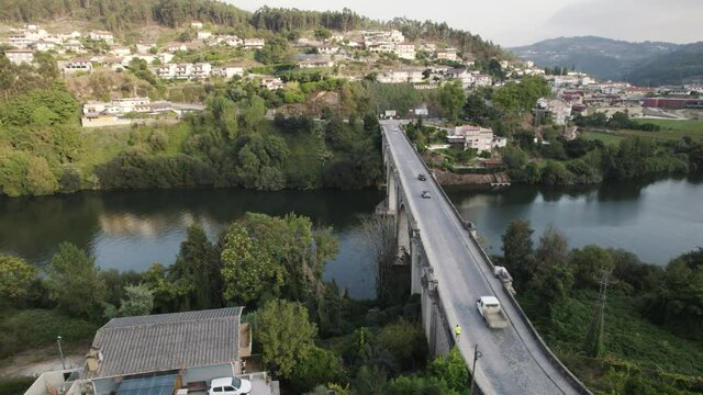 Car traffic, Ponte Duarte Pacheco bridge over Douro River, Enter-os-Rios, Portugal