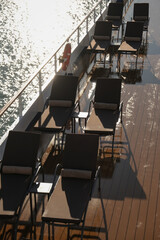 Sonnenliegen auf Luxus Kreuzfahrtschiff - Sun loungers and deck chairs on luxury Silversea...