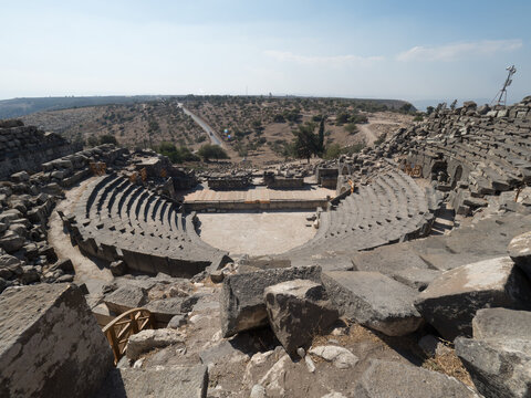 Teatro romano en la ciudad romana de Umm Qais, en Jordania, Oriente Medio, Asia