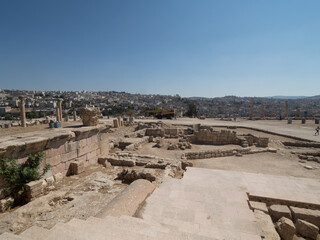 Vistas desde el Templo de Artemisa en la ciudad romana de Jerash, en Jordania, Oriente Medio, Asia