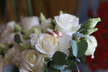 wedding rings on a wedding bouquet