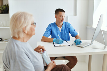 patient talking to doctor hospital visit