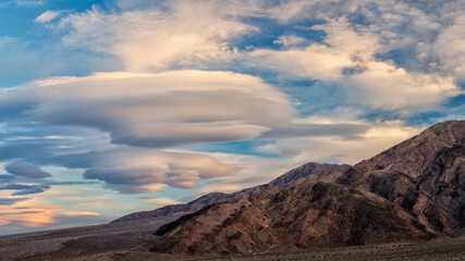 Naklejka na ściany i meble USA, California, Death Valley National Park, Panorama of lenticular clouds at sunset