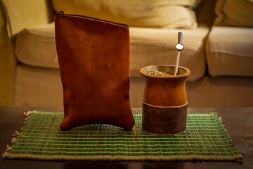 bolso yerbero para mate y mate de calabaza