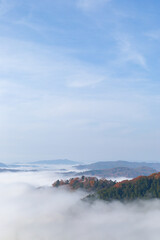 雲海と紅葉が美しい天空の城　備中松山城